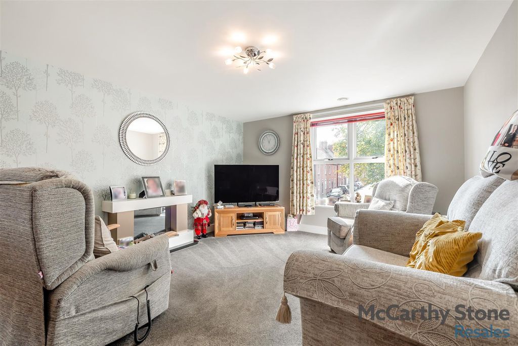 Property photo 2 of 25 8665303-Interior17.Jpg