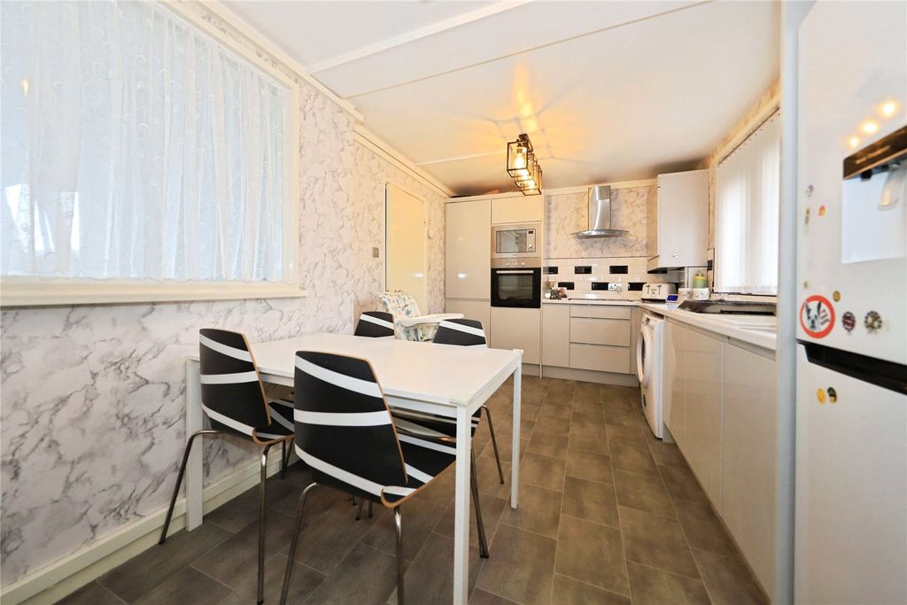 Property photo 3 of 13 Kitchen/ Dining