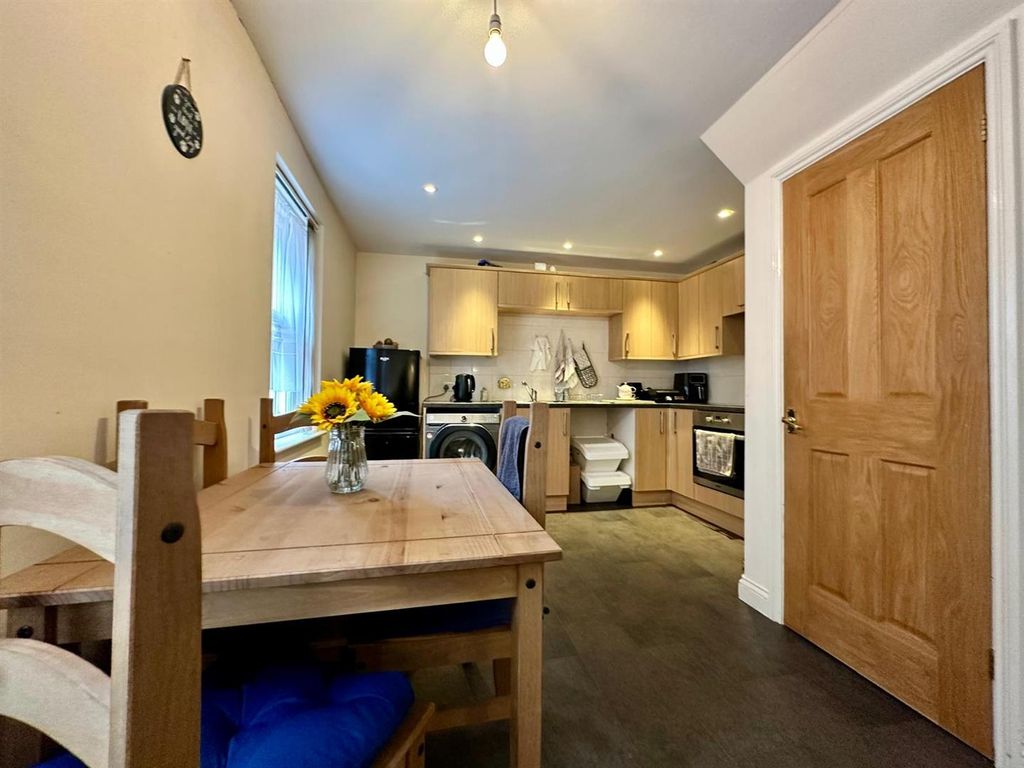 Property photo 2 of 7 Kitchen/Diner