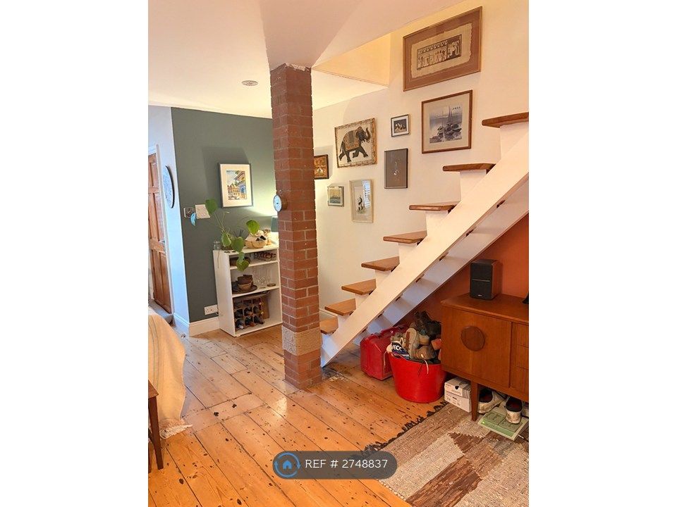 Property photo 2 of 18 Main Staircase
