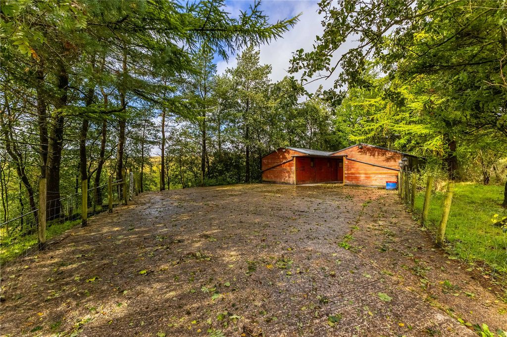 Property photo 3 of 37 Stable Yard