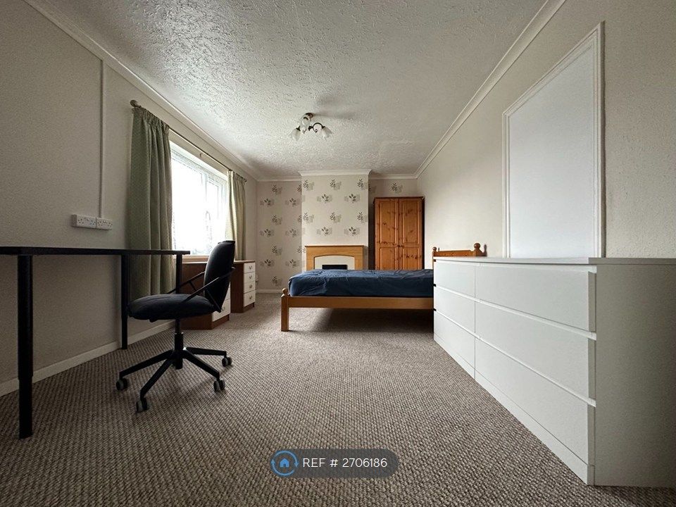 Property photo 2 of 12 Bedroom1