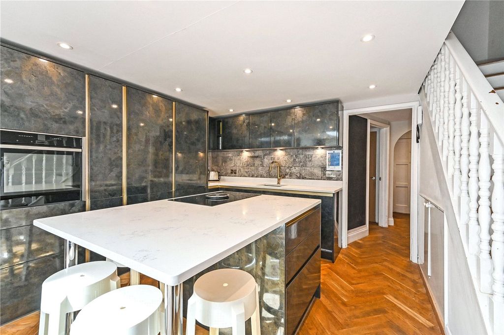 Property photo 2 of 17 Picture No. 13