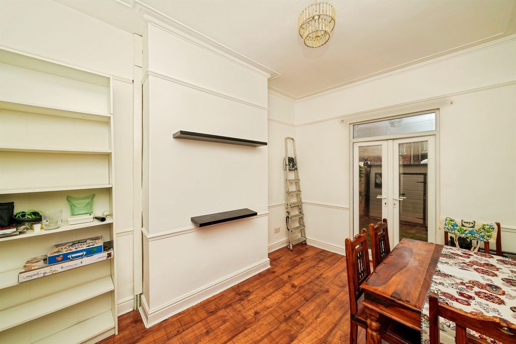 Property photo 2 of 16