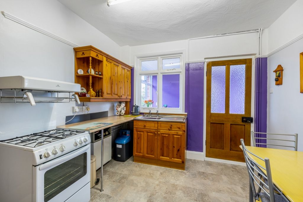 Property photo 3 of 32 116 Roseways (Fleet)-21