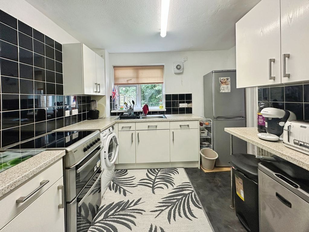 Property photo 3 of 14 Kitchen