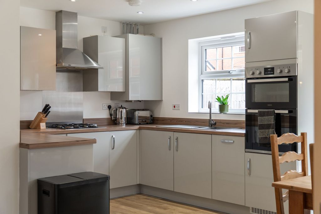 Property photo 2 of 23 Kitchen