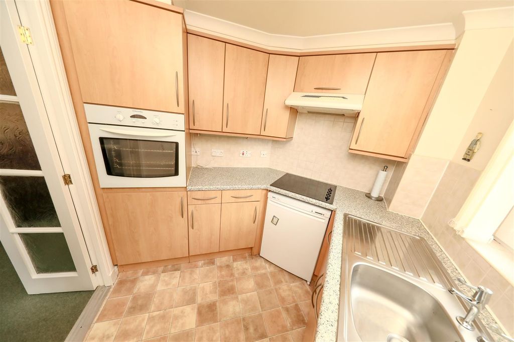 Property photo 2 of 21 B