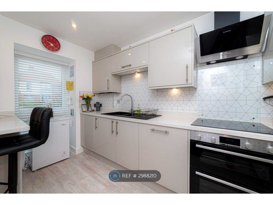 Property photo 2 of 11 Kitchen