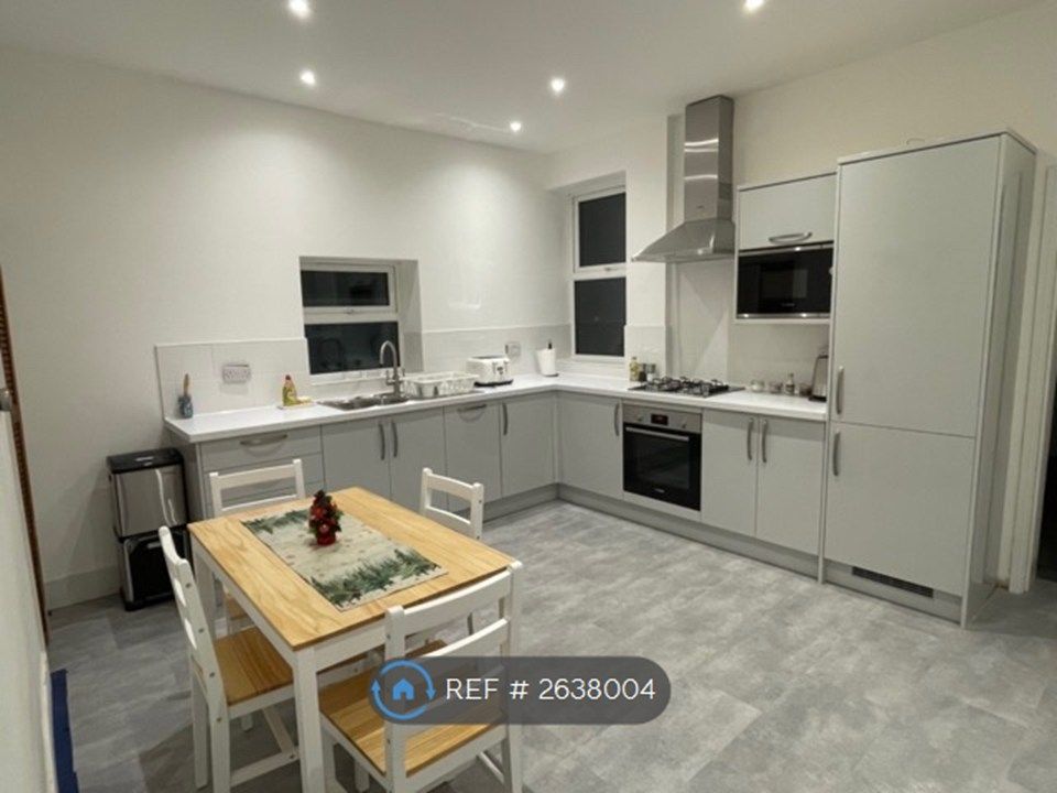 Property photo 1 of 12 Fully Equipped Kitchen And Small Dinning Table