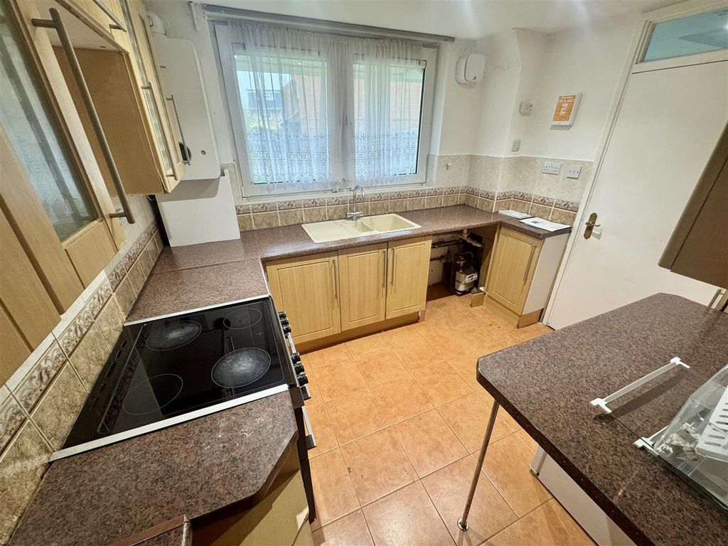 Property photo 2 of 8 Kitchen