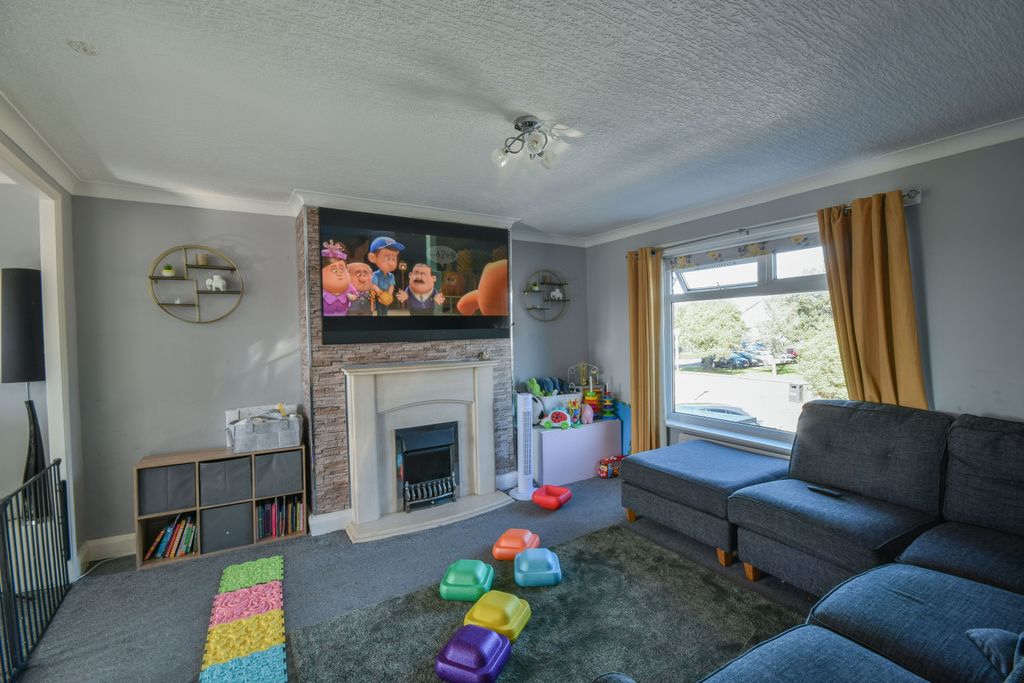 Property photo 2 of 20