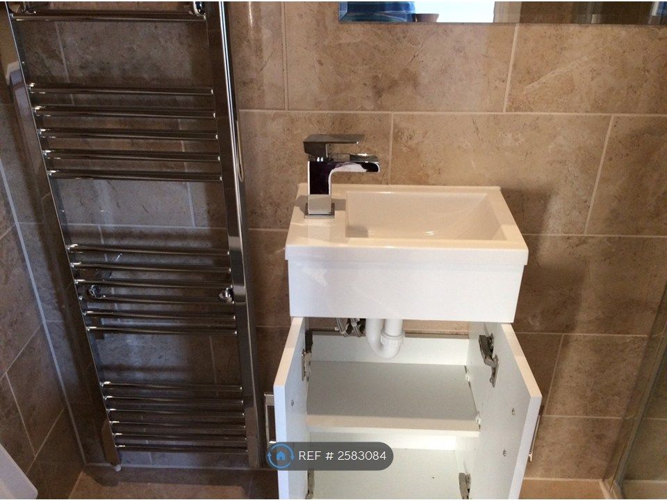 Property photo 3 of 21 Ensuite