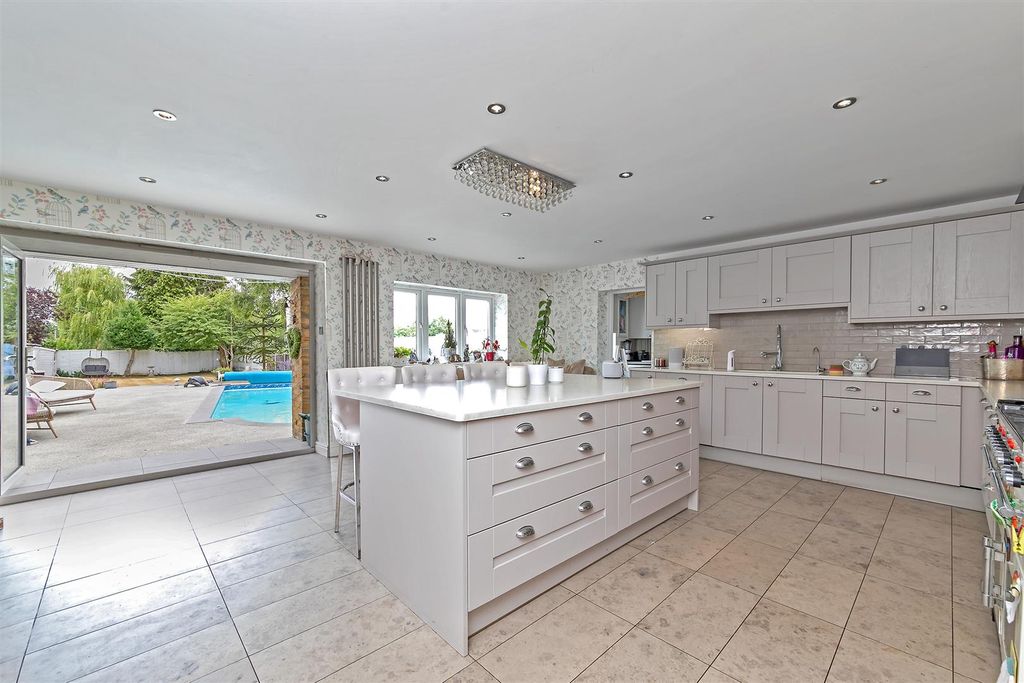 Property photo 3 of 19 309Watfordroad-40.Jpg