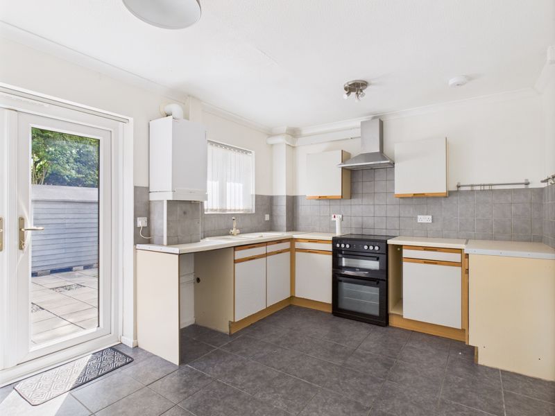 Property photo 2 of 10 Kitchen