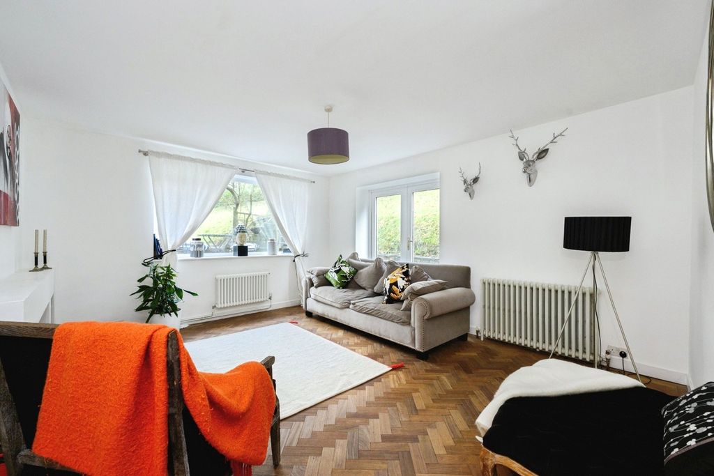 Property photo 2 of 24 Pbox-Img.Jpg