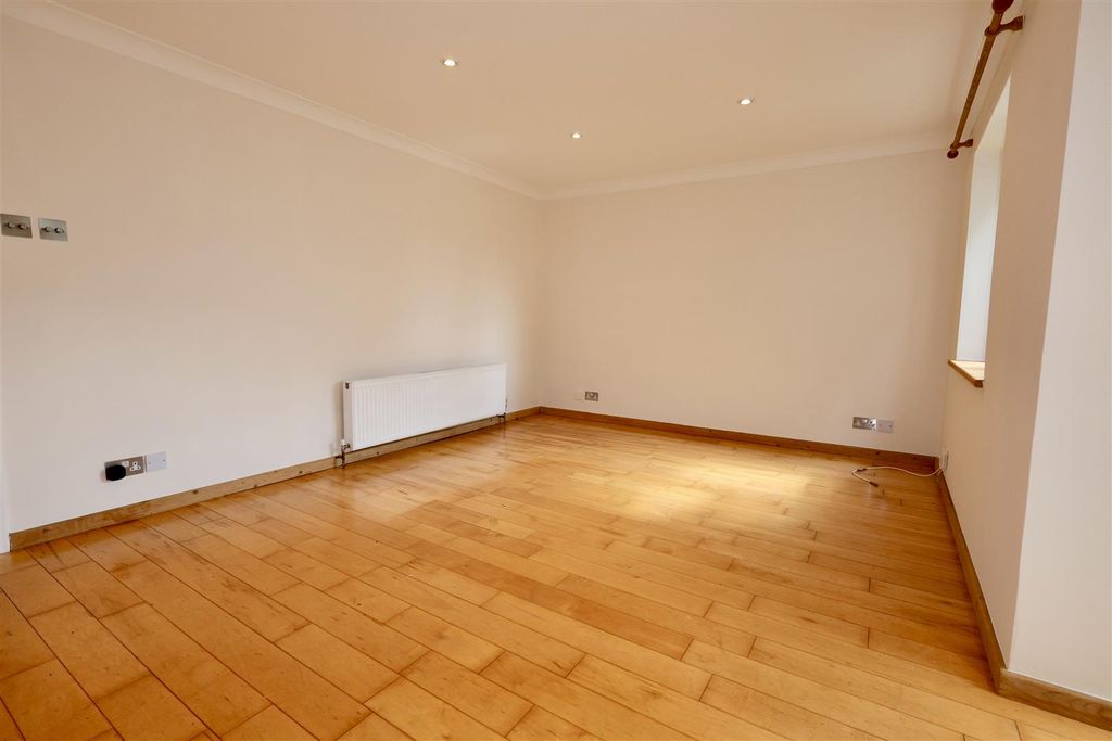 Property photo 3 of 12 Lr.Jpg
