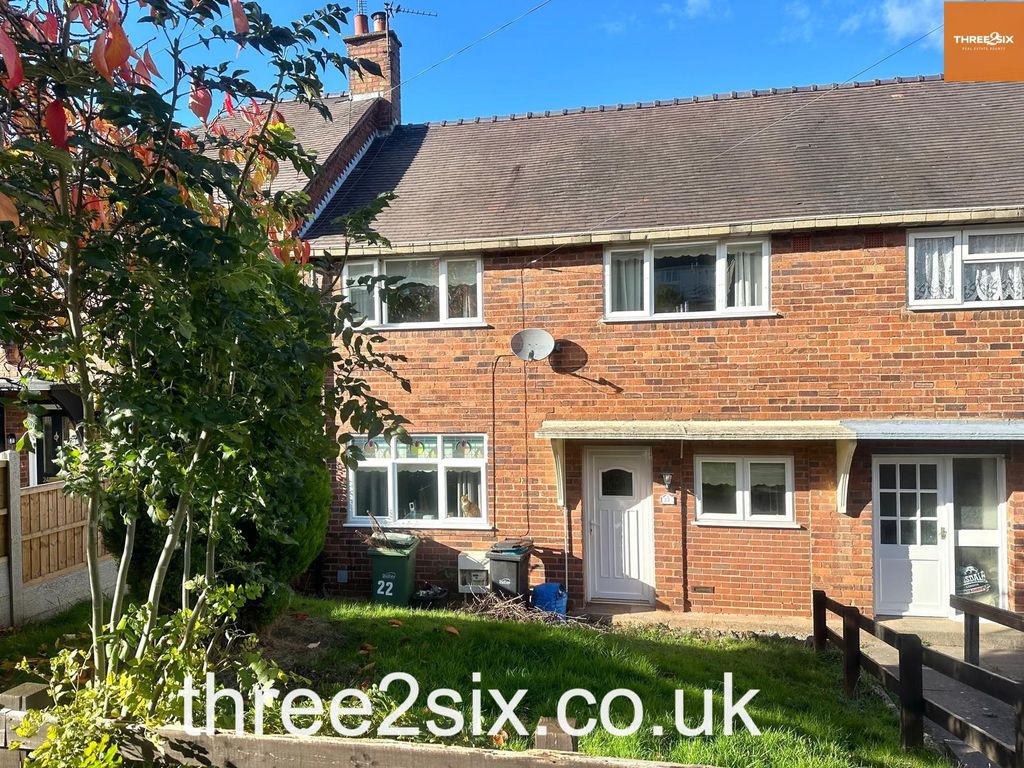 Property photo 1 of 17 Spacious Terraced Family Home On Quiet Street