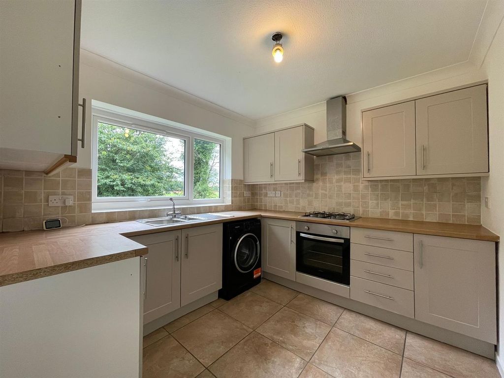 Property photo 2 of 8 Kitchen.Jpg