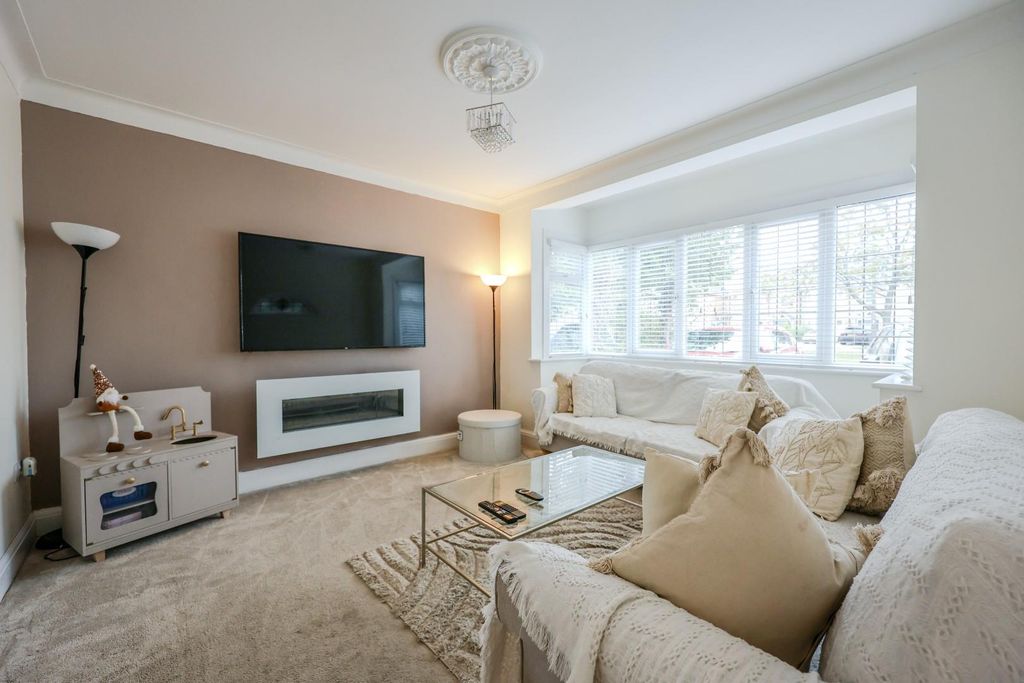 Property photo 2 of 23