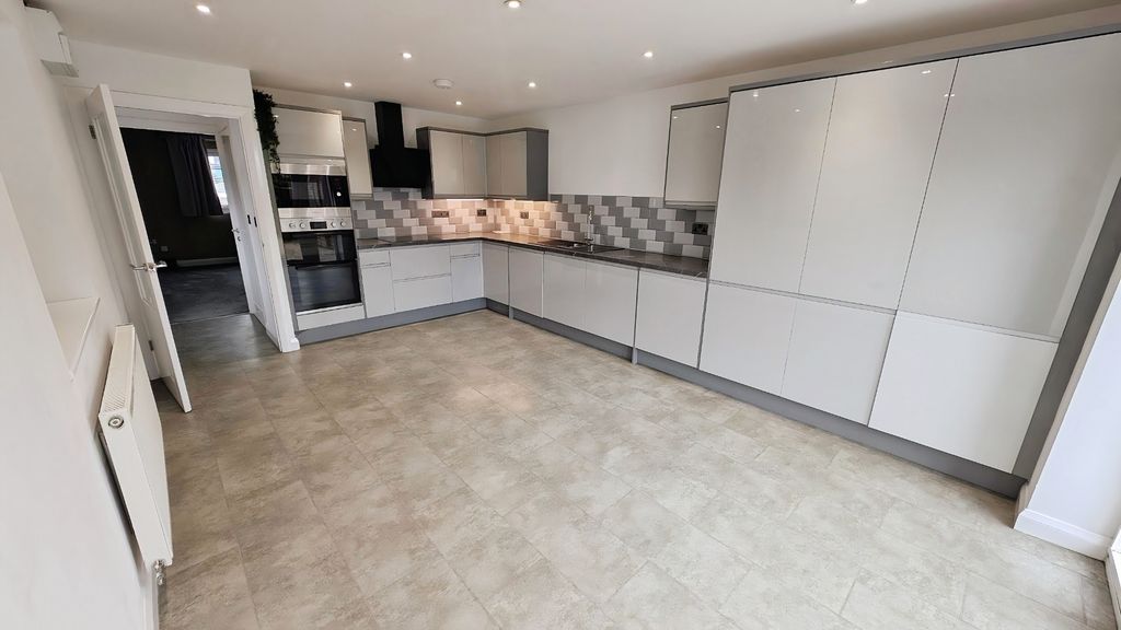 Property photo 2 of 16 Pbox-Img.Jpg