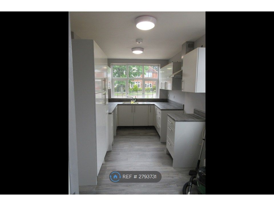 Property photo 2 of 8 Kitchen