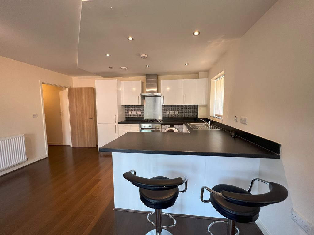 Property photo 3 of 8 Gallery