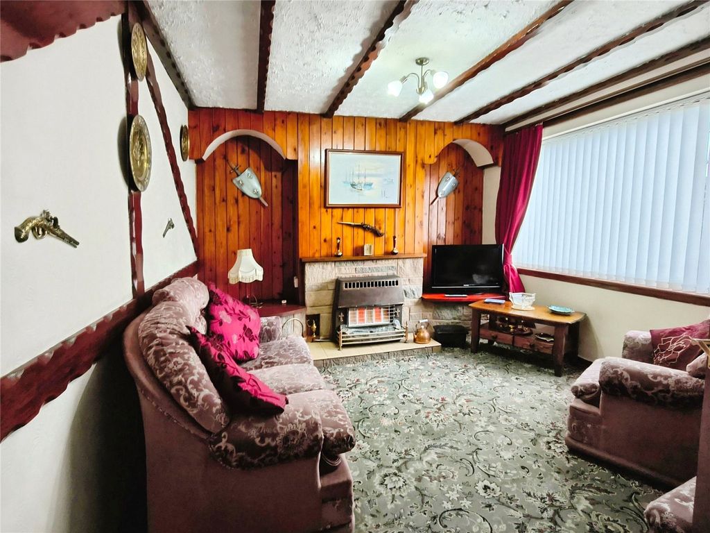 Property photo 2 of 12 Lounge