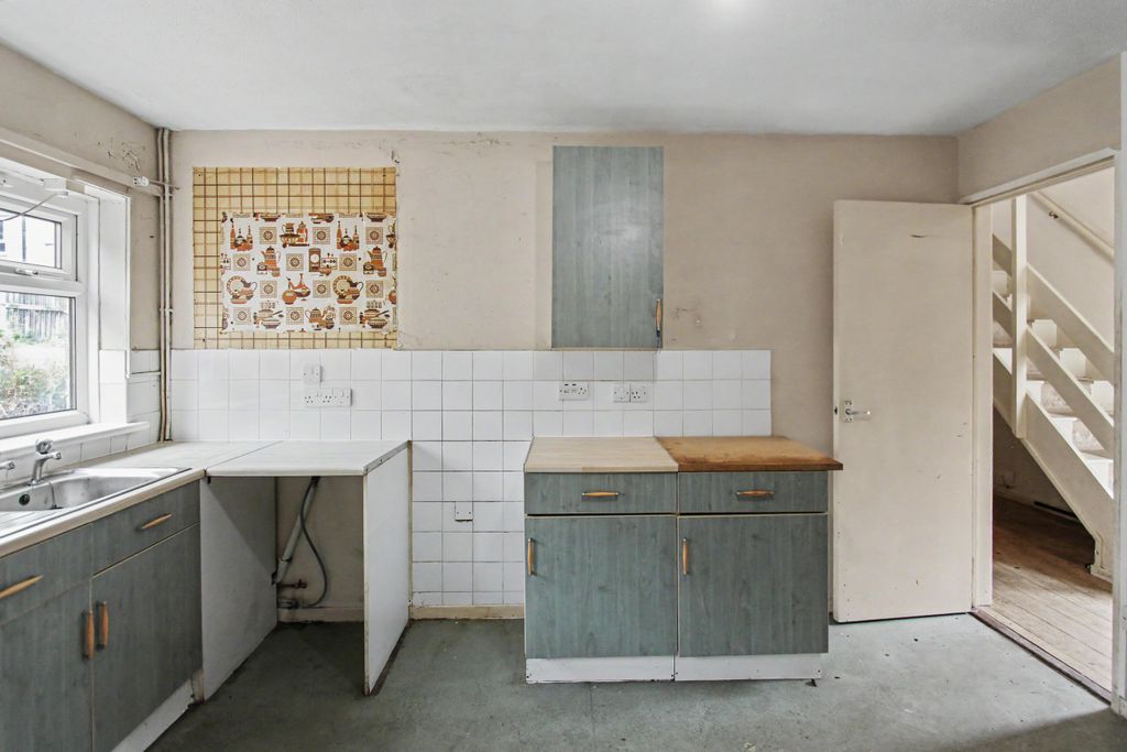 Property photo 3 of 13 47 Spring Edge, King Cross, Halifax, West Yorkshire, Hx1 3Bb