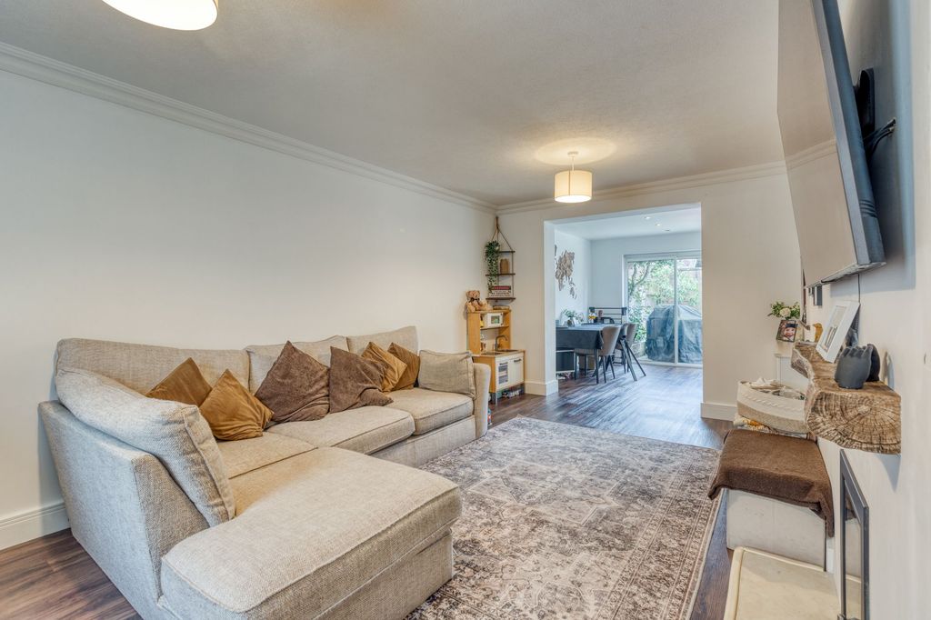 Property photo 3 of 24