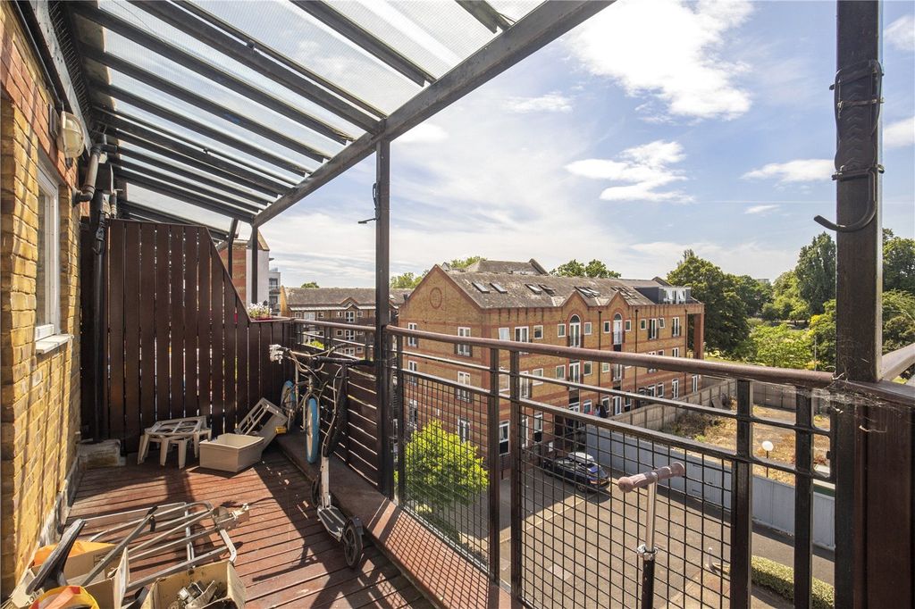 Property photo 2 of 9 Picture No. 11