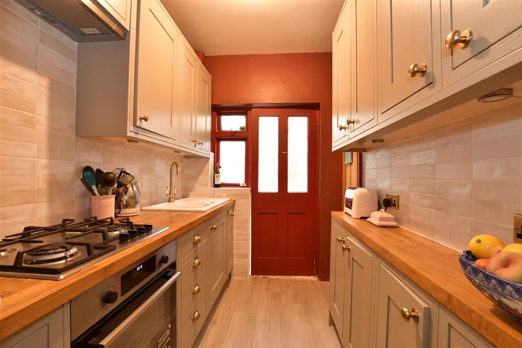 Property photo 3 of 17 Kitchen
