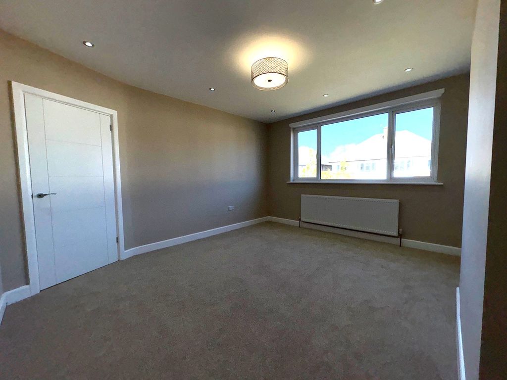 Property photo 2 of 8 66Imperialcloserec2