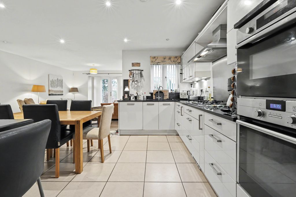 Property photo 3 of 20 Kitchen Area