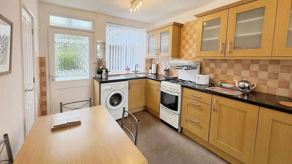 Property photo 3 of 27