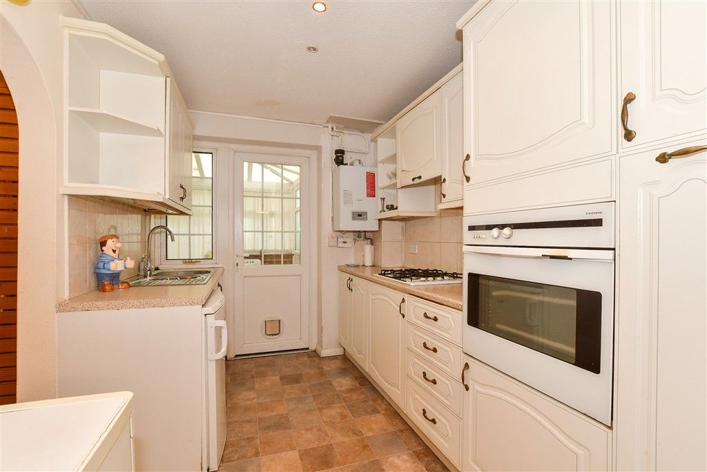 Property photo 2 of 11 Kitchen