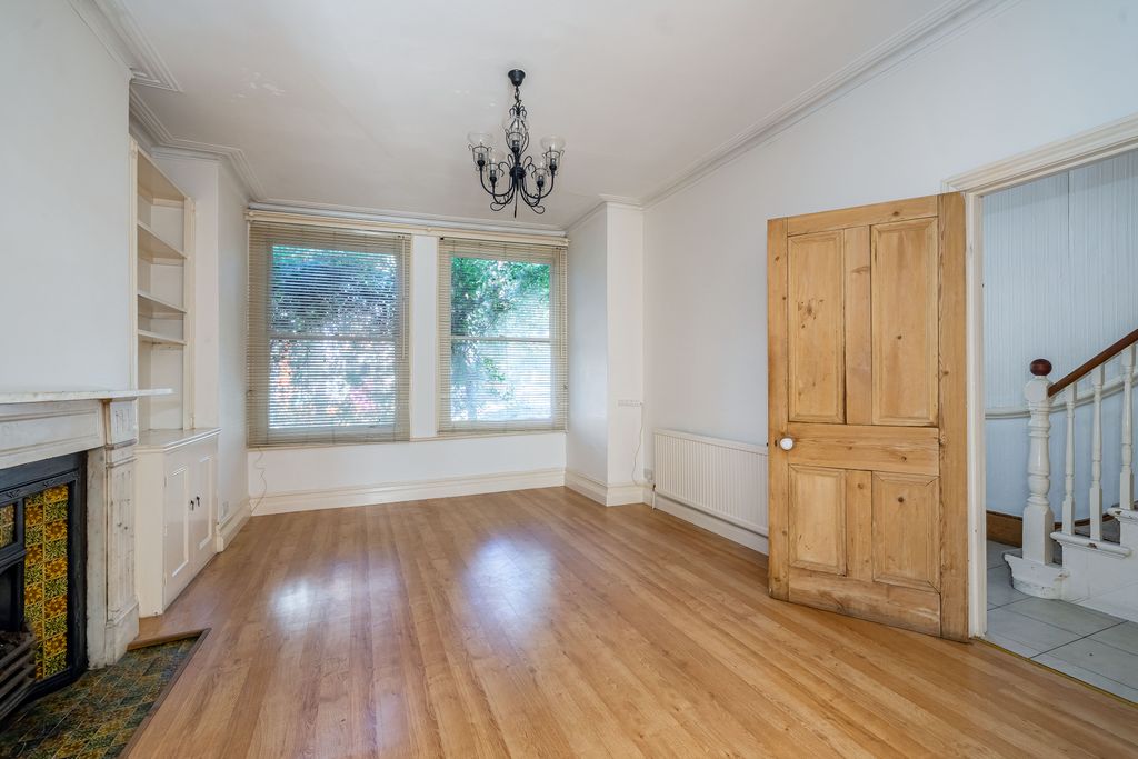 Property photo 3 of 18