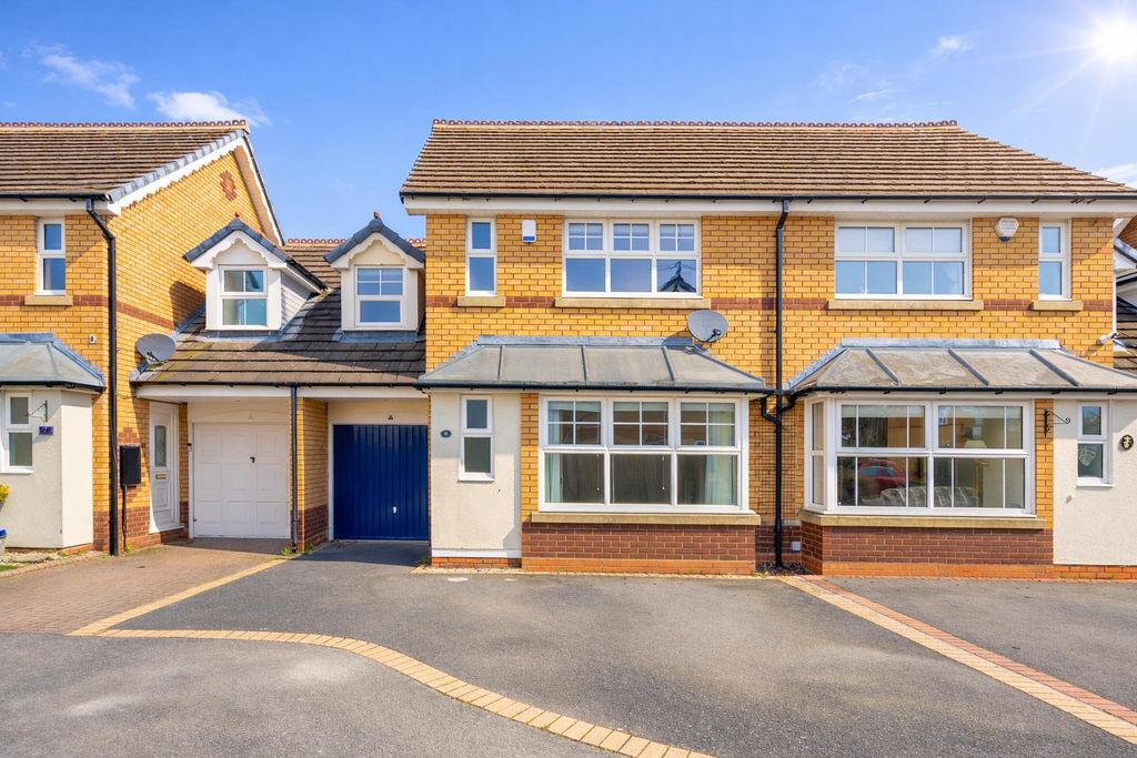 Property photo 1 of 17 8 Kilsby Grove_22.Jpg