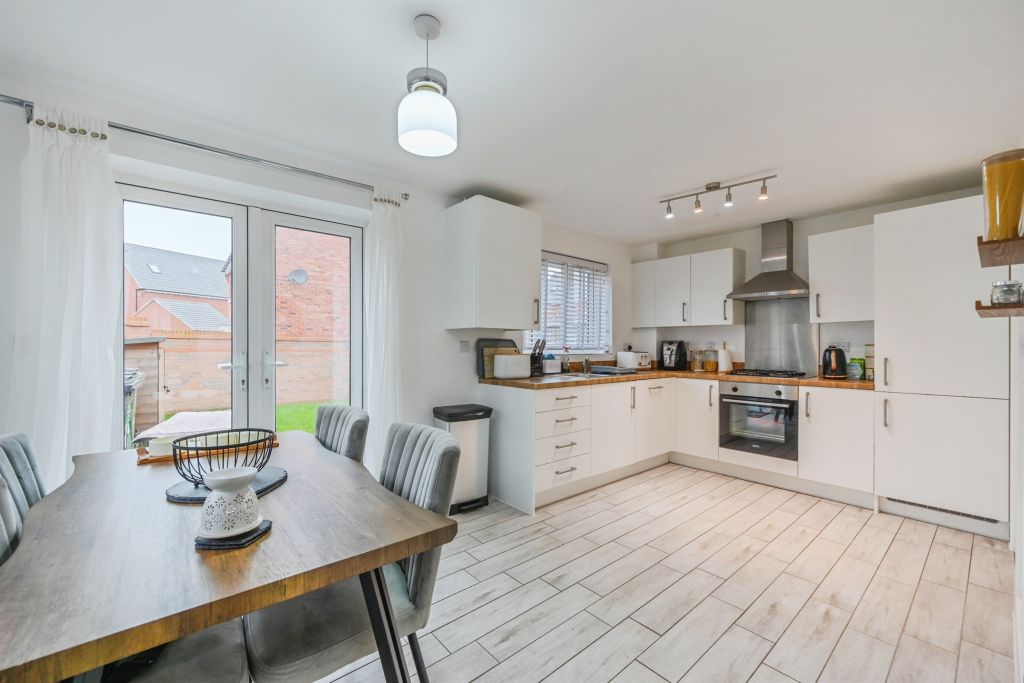 Property photo 3 of 17 Kitchen Diner