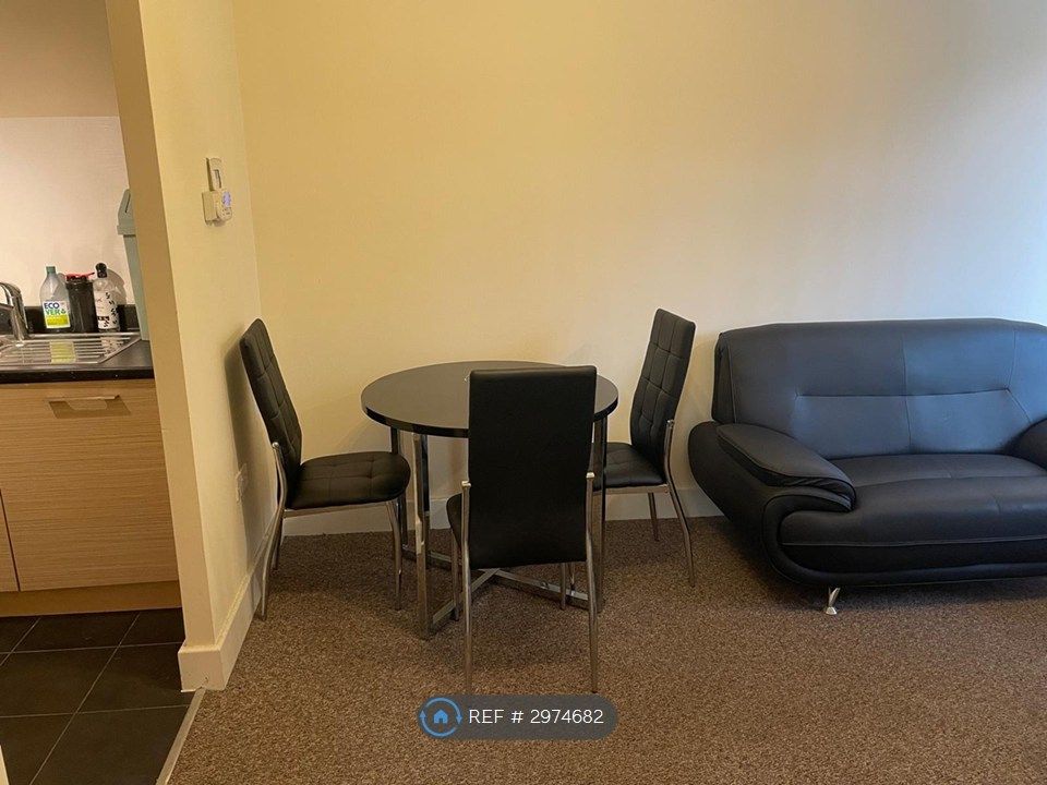 Property photo 3 of 13 Lounge / Diner