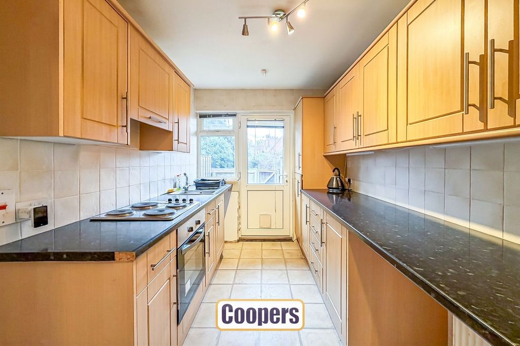 Property photo 3 of 7 Kitchen