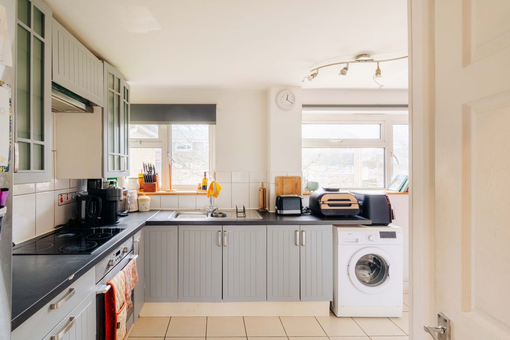 Property photo 3 of 15 4