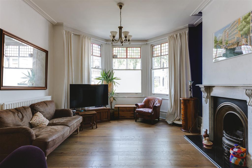 Property photo 3 of 41 Mildenhall Road-19.Jpg