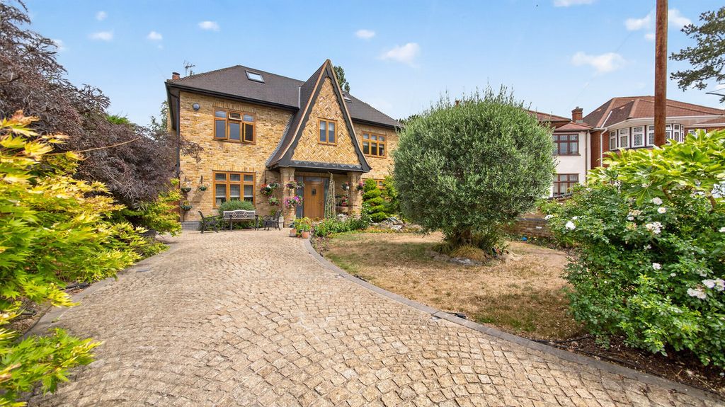 Property photo 2 of 32