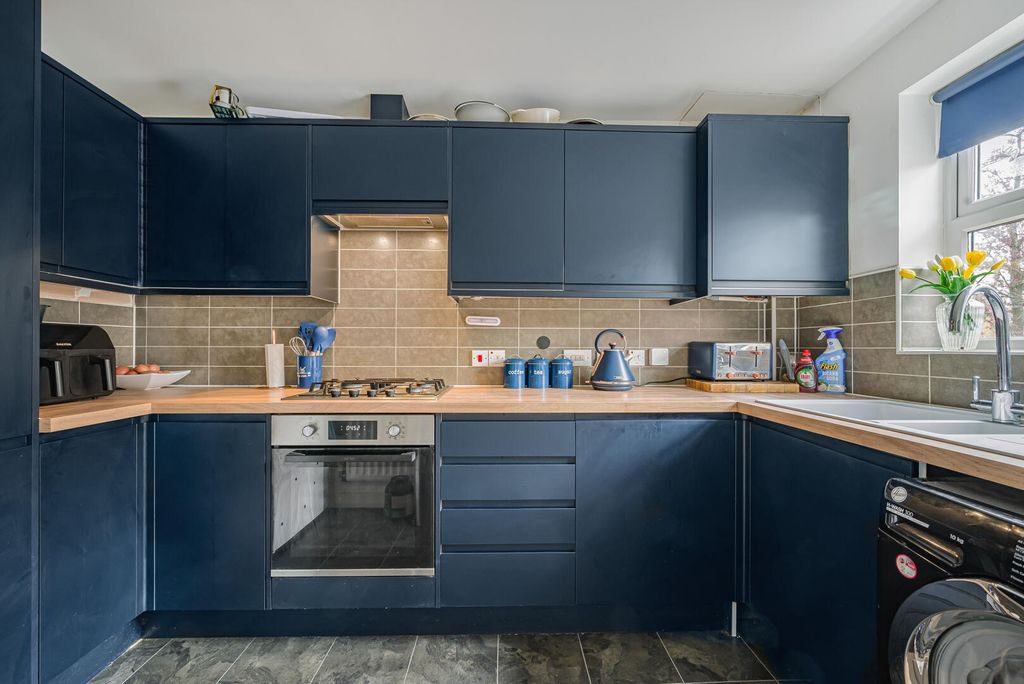 Property photo 2 of 9 Kitchen