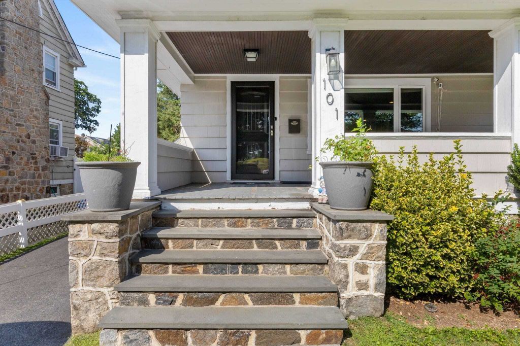Property photo 1 of 30