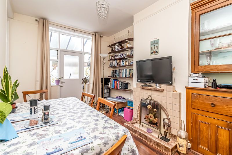 Property photo 3 of 17 .