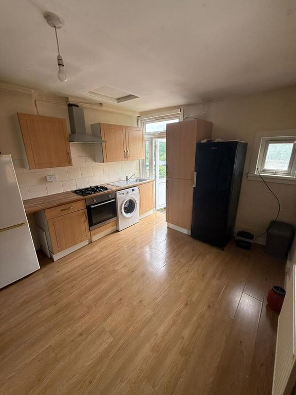 Property photo 1 of 10 Kitchen