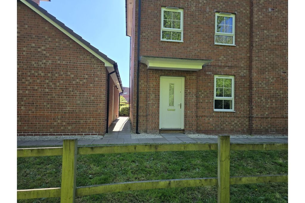 Property photo 1 of 10 Entrance