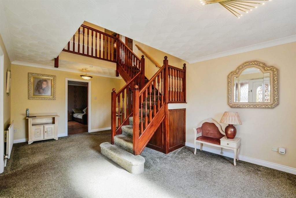 Property photo 2 of 26